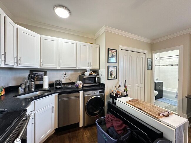 Photo - 3345 N Marshfield Ave Unit 204