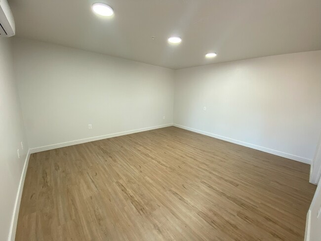 Photo - 404 E 5600 S Unit 106