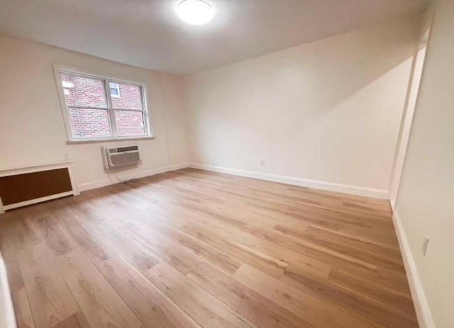 Photo - 3145 Parsons Blvd