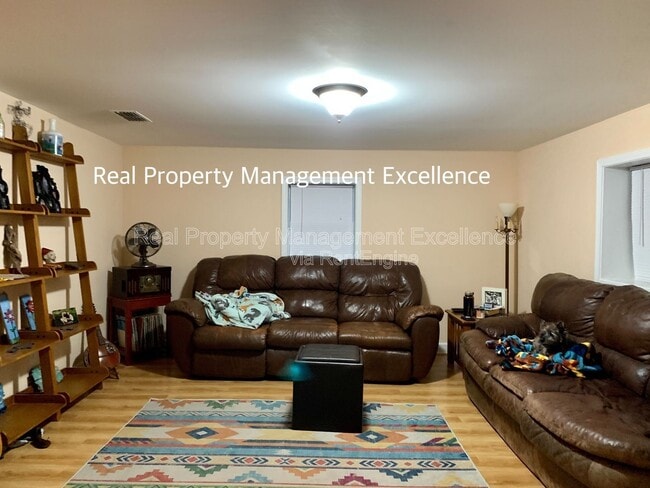 Photo - 629 S Peedin Ave