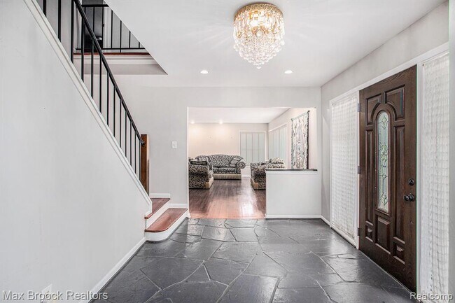 Photo - 5622 Powder Horn Dr