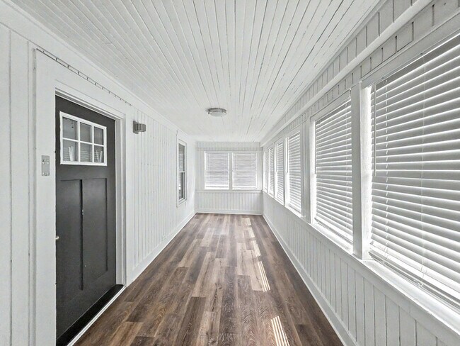 Photo - 1272 Allene Ave SW