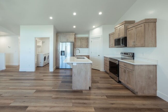 Photo - 5 BED 3 BATH HOME IN IDAHO FALLS WITH 2 STALL GARAGE, AC, FENCED YARD