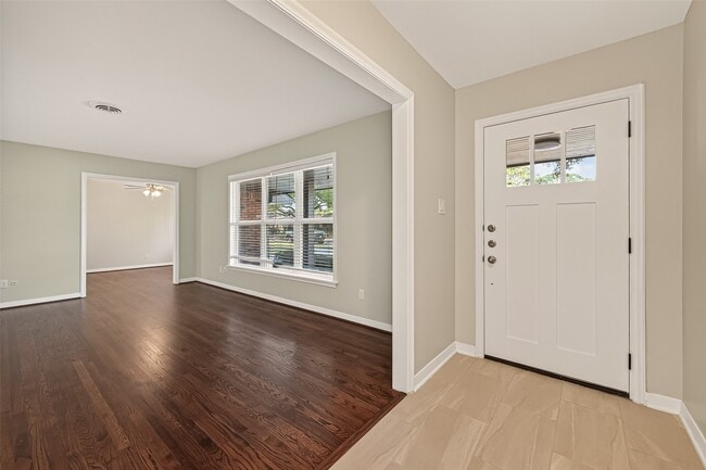 Photo - 5211 Hummingbird St