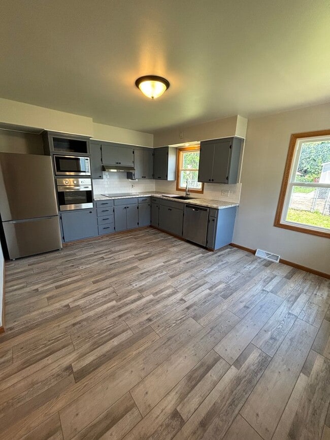 Building Photo - Fully Remodeled 3 Bed/1 Bath Home with Fenced Yard and 2-Car Garage!