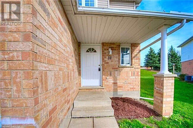 Photo - 32 Hackberry St