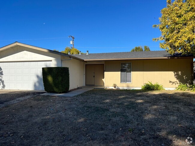 Building Photo - 3 Bedroom 2 Bathroom House W/ Garage Avail...