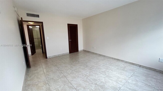 Photo - 2899 Collins Ave Unit 938