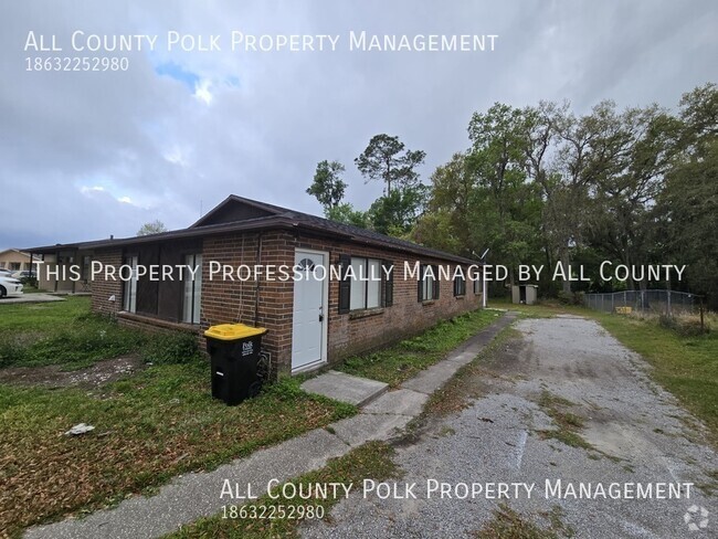 Building Photo - WOW! Lakeland 2 Bedroom 1 Bath Duplex Rental