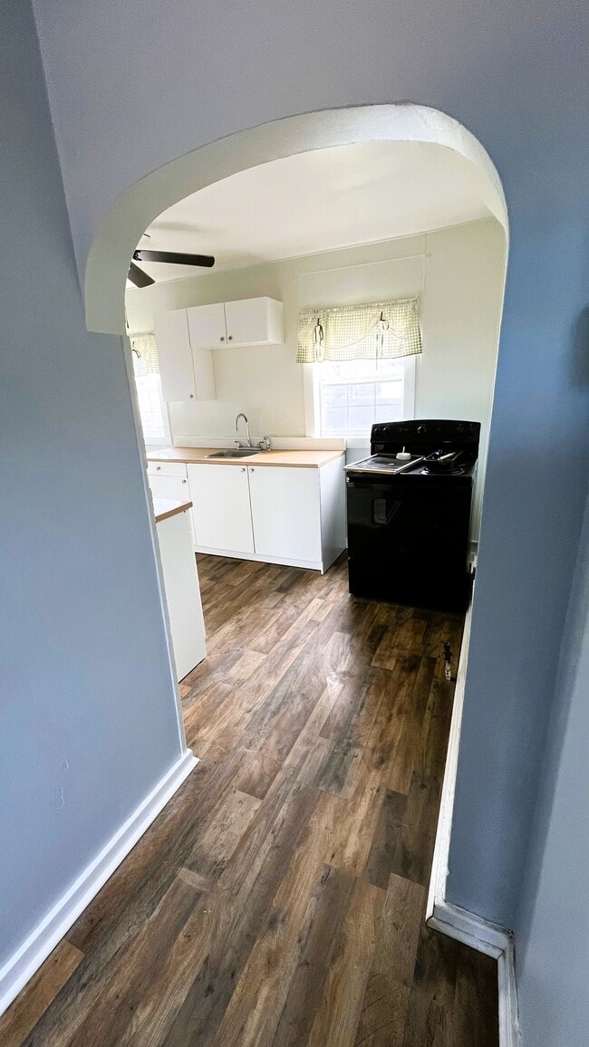 Building Photo - 414 Erie Ave Unit Apt 2