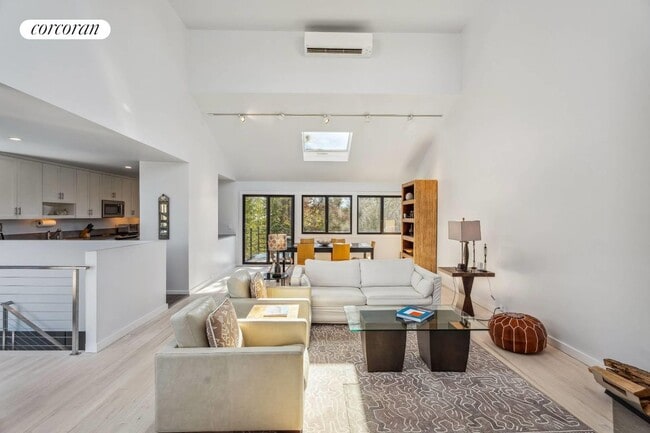 Photo - 24 Wyandanch Ln