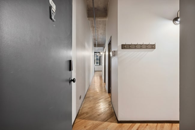 Photo - 843 W Adams St Unit 407