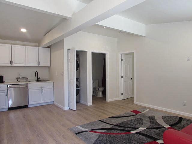Photo - 22248 Vanowen St