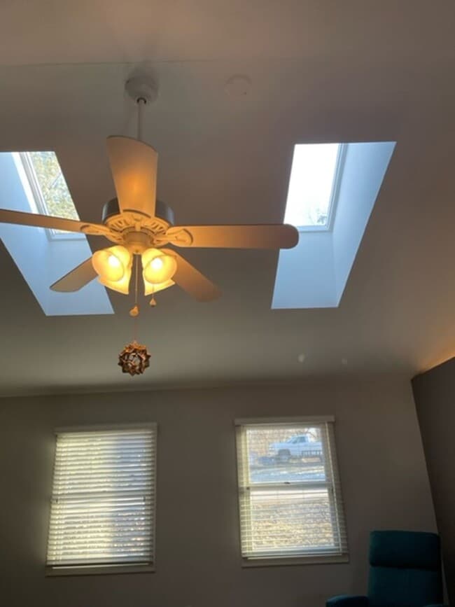 Building Photo - 4 bed/3bath-University Elementary School/I... Rental