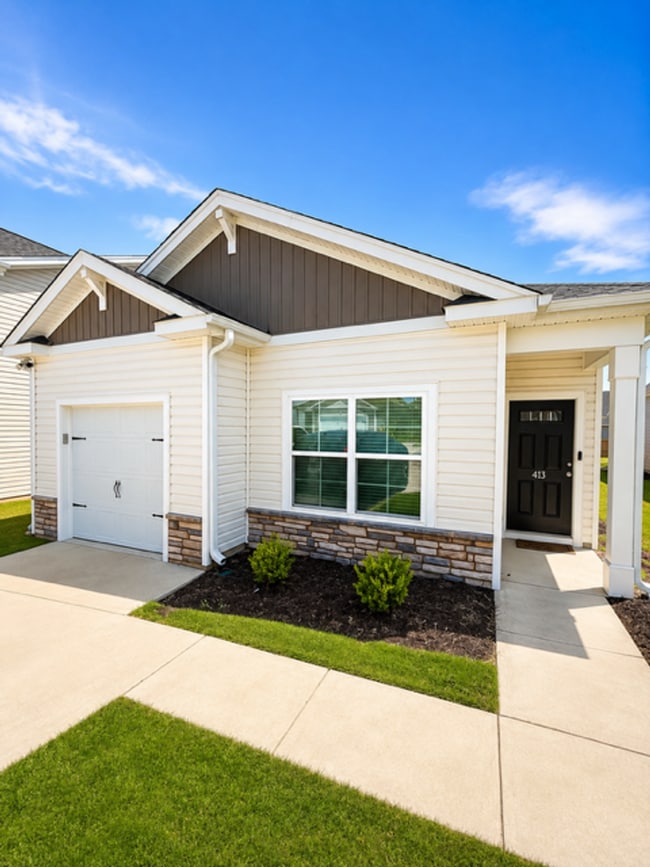 Photo - 413 Middlebury Ln