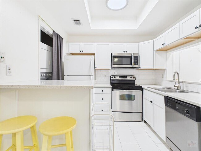 Photo - 806 W 24th St Unit 114