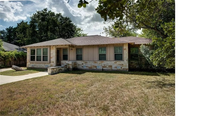 Building Photo - Comfy 4-Bed/3-Bath 3 blocks from A&M with all appliances, backyard, 5 min to grocery store