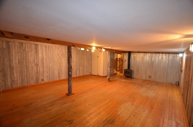 Photo - Studio! Great Light and Yard! Pets are negotiable!