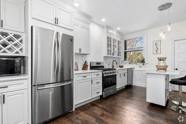 Building Photo - 487 Washington St Unit 2 Rental