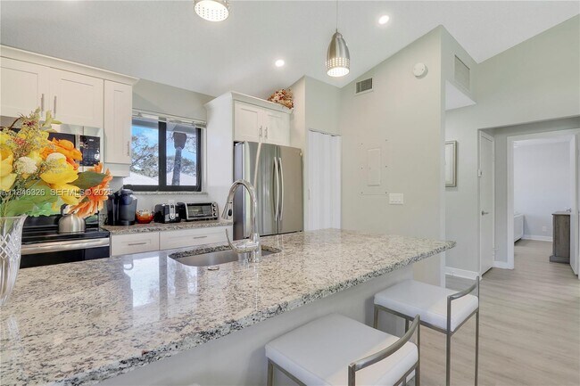 Photo - 105 Club Dr Unidad 105