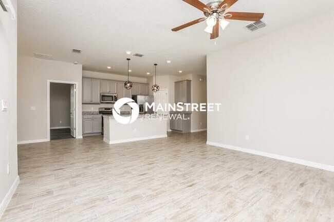 Photo - 3 Bedroom Pet-Friendly Home in GRAND ISLAND, FL with Main Street Renewal
