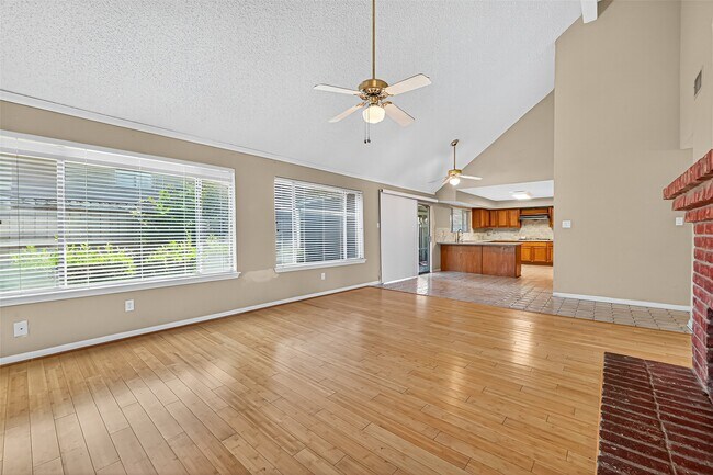 Photo - 1535 Beaconshire