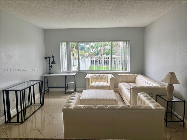 Photo - 251 SE 6th Ave Unit 3