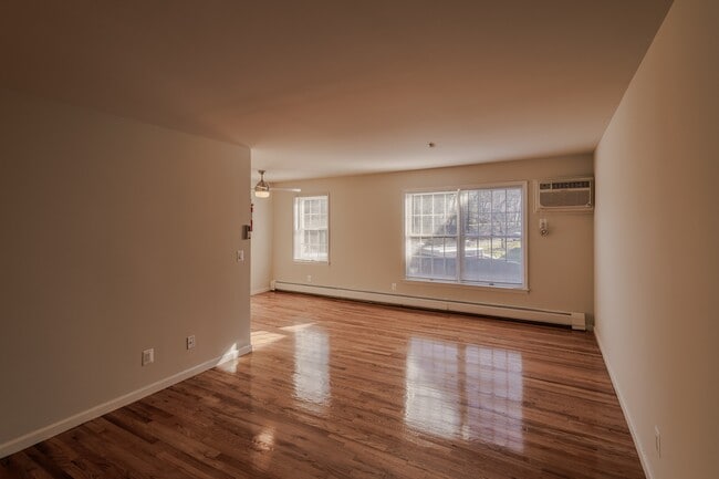 Welcome to Stanford Court Apartments, where spacious living meets modern comfort. Enjoy natural light flooding through large windows and elegant hardwood floors. It's time to make this your new home. Schedule a tour today!