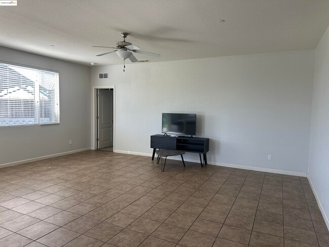 Photo - 649 Poplar Ct