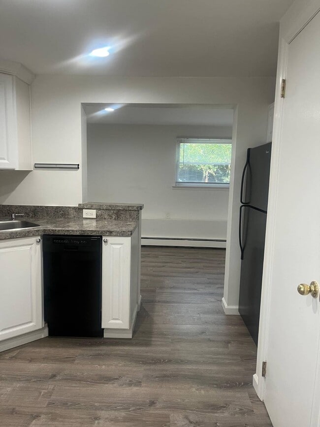 Building Photo - 142 E 23rd St Rental