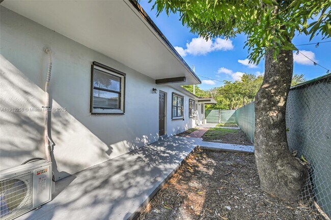 Photo - 1710 NW 9th St Unit 1-2