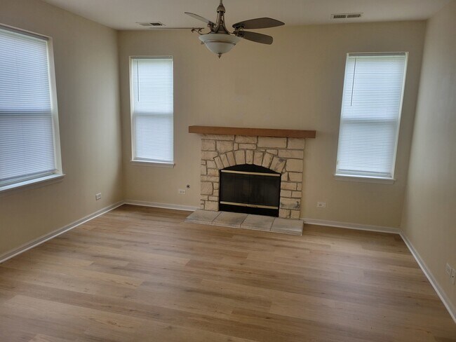 490 Dancer Ln