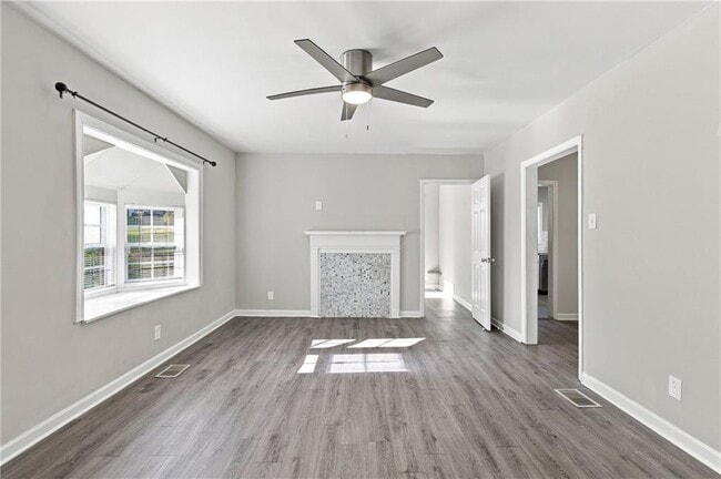 Photo - 1357 Lorenzo Dr SW