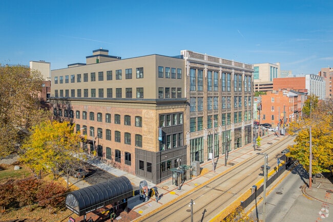 Building Photo - The Xander