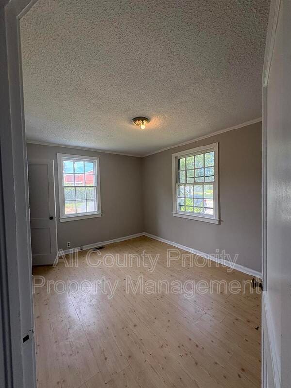 Photo - 1004 Industrial Ave NE