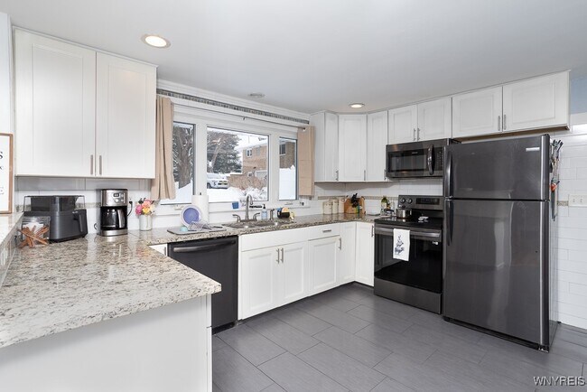 Photo - 1090 Stolle Rd