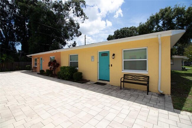 Photo - 1635 Gladys St