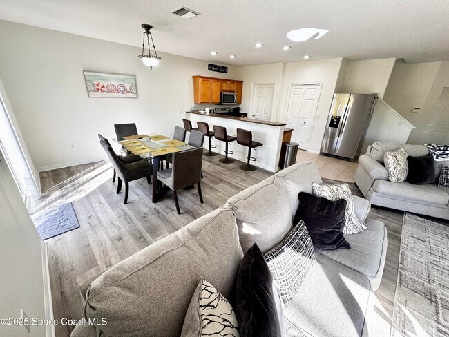 Photo - 121 Majestic Bay Ave