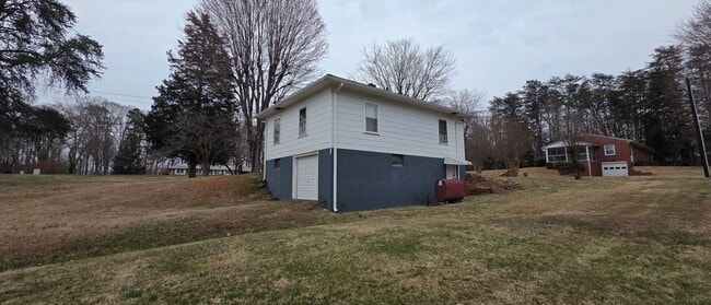 Photo - Cute little ranch with screened porch