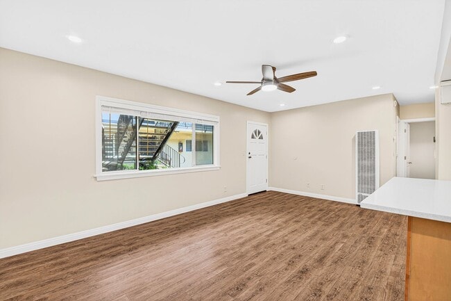 1427 W Parade St Unit 04
