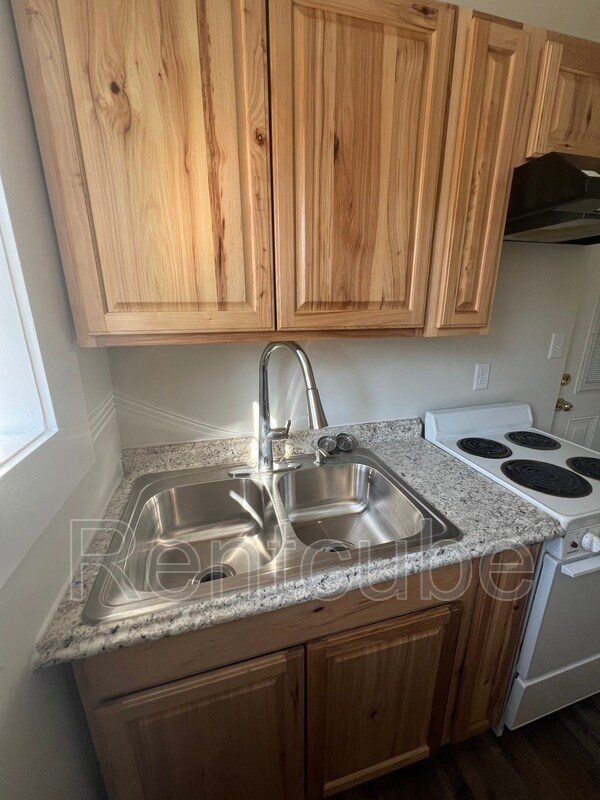 247 W 11th St Unit 8