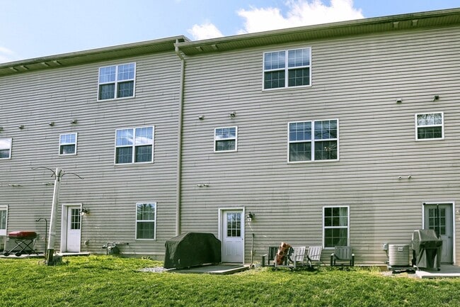 Photo - Newer build 2,000 sq ft 3/BR 2.5 bath luxury townhome