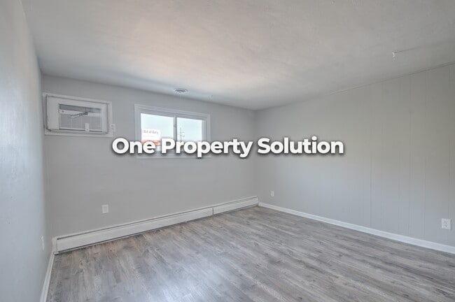 Photo - 5284 Broadway