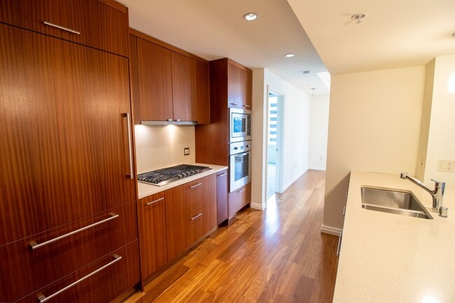 Photo - 1bd/1.5ba Bellevue Condo Unit 913