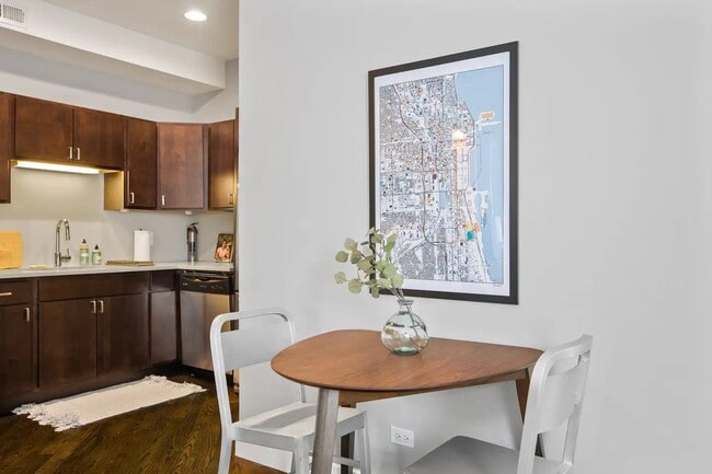 Photo - 1807 W North Ave Unidad 2R