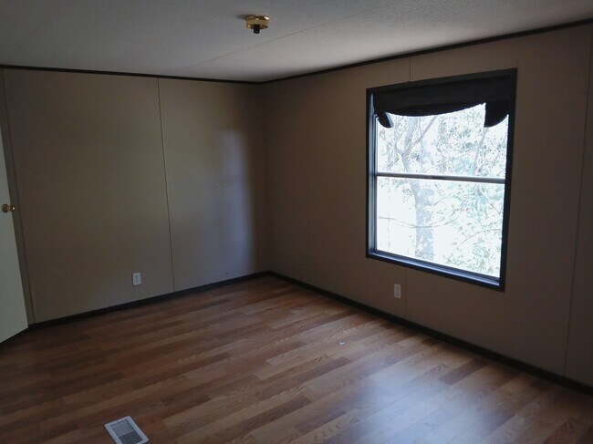 Photo - 4828 I-30