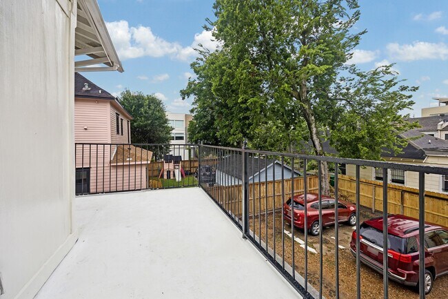 Photo - 2010 Crocker St