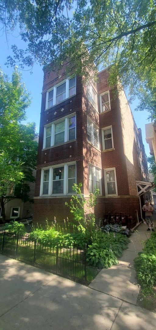 Building Photo - 3017 W Wilson Ave Unit 2