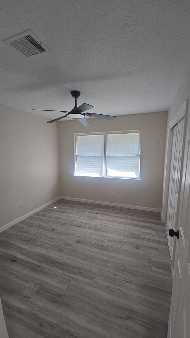 Photo - 2228 Eriksson St