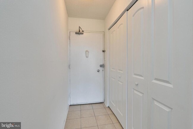 Building Photo - 4600 S Four Mile Run Dr Unit 1119 Rental